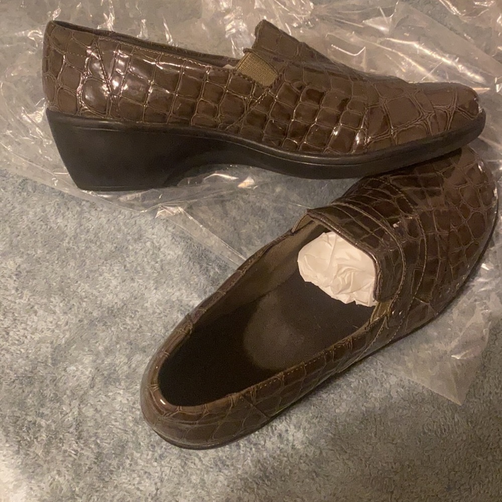 Women’s Clark’s Dress Shoes - Picture 2 of 2